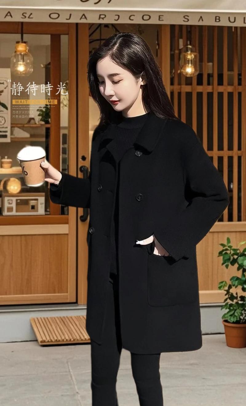 中长款黑色风衣搭配图片女（层次感与材质对比，打造专属风格画布）