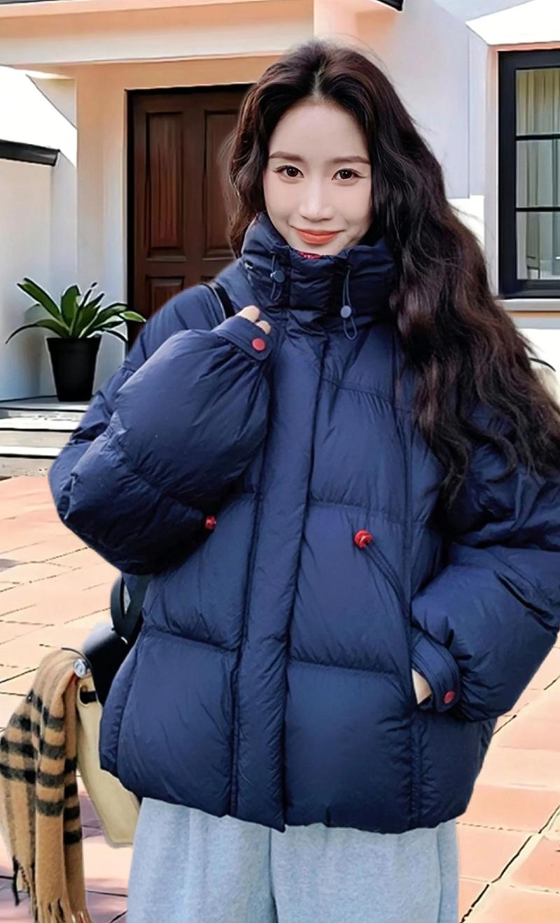 藏青色羽绒服最佳颜色搭配图(藏青色羽绒服配色技巧长款风衣式外套冬日穿搭指南) 藏青色羽绒服最佳颜色搭配图(藏青色羽绒服配色技巧长款风衣式外套冬日穿搭指南)