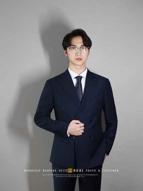 藏青色西装怎么搭配(主次分明,配色不超过3种) 藏青色西装怎么搭配(主次分明,配色不超过3种)