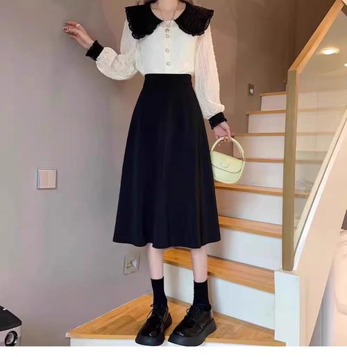 呢子裙配什么上衣图片(秋冬呢子裙搭配要点轮廓质感颜色与保暖穿搭) 呢子裙配什么上衣图片(秋冬呢子裙搭配要点轮廓质感颜色与保暖穿搭)