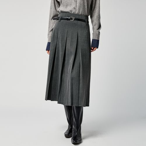 灰色裙子配什么腰带（灰色裙子腰带穿搭指南从稳重到亮色的三路风格）