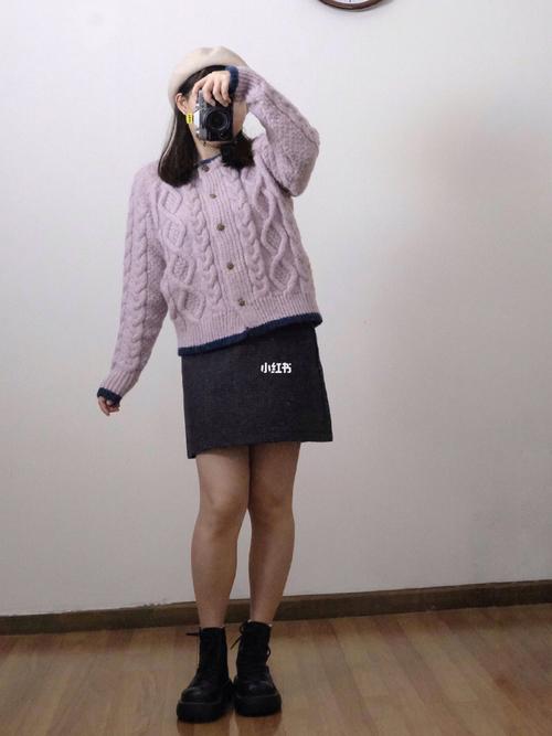 短款毛衣搭配图片(冬日短款毛衣穿搭指南显高显瘦) 短款毛衣搭配图片(冬日短款毛衣穿搭指南显高显瘦)