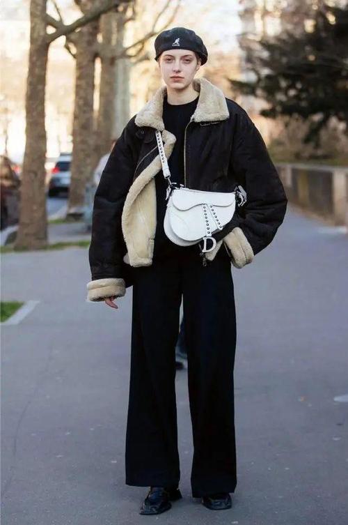 黑色乐福鞋搭配衣服图(黑色乐福鞋穿搭大全日常到正式都能驾驭百搭风格)