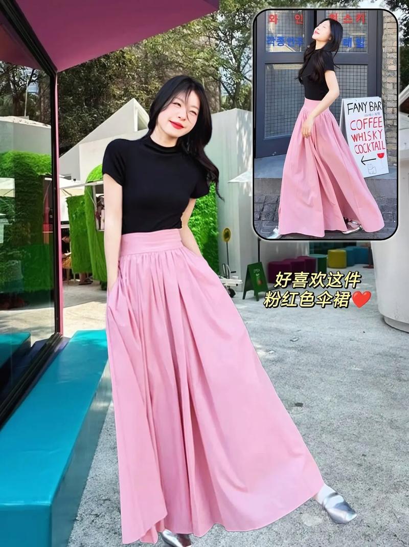 裸粉色缎面半身裙搭配什么上衣(色彩层次与质感搭配)