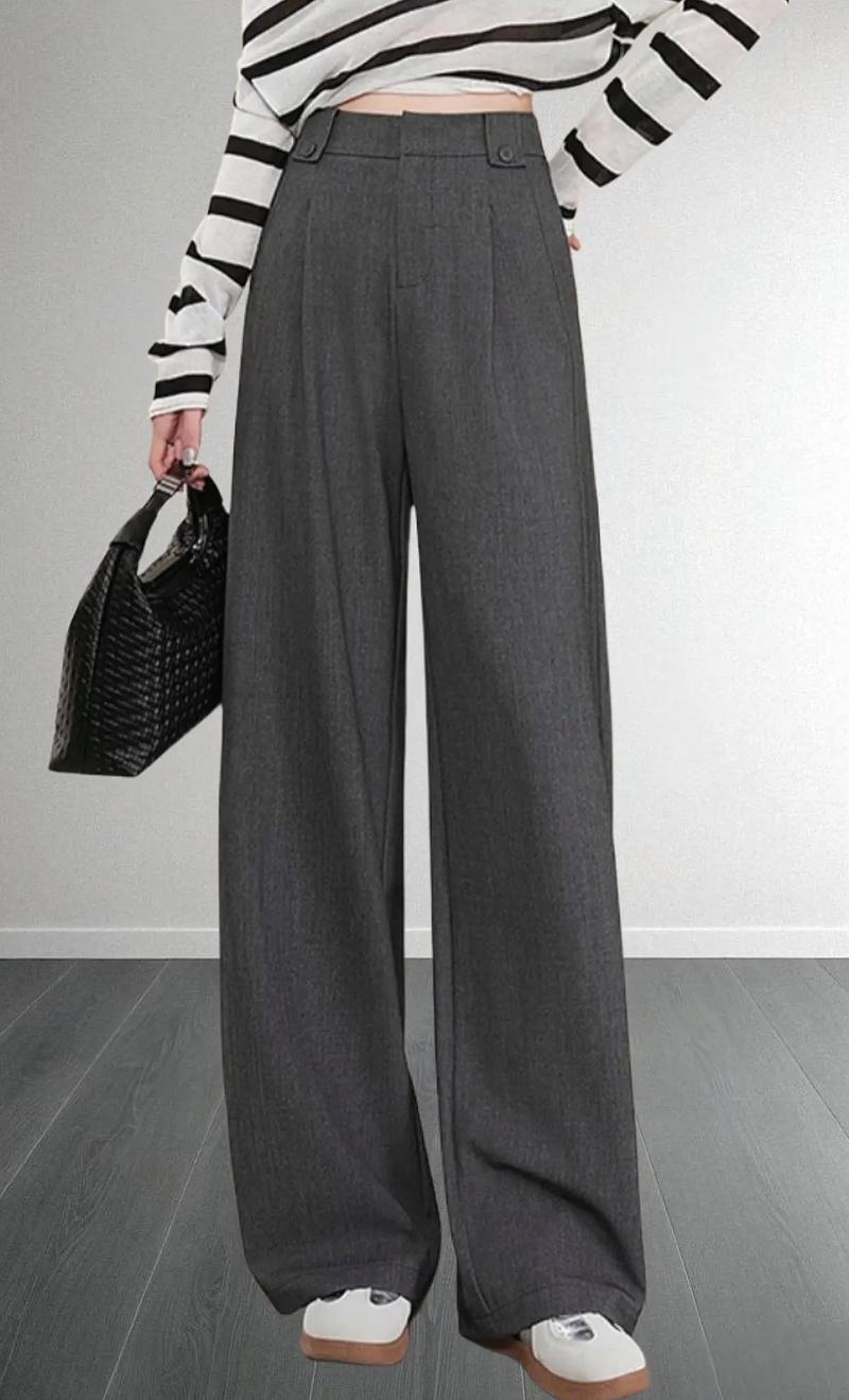 灰色裤子配什么衣服（白上衣入手，深浅对比与场合搭配）