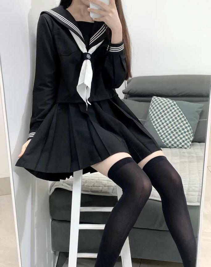 黑色长筒袜配什么裤子(裙裤混搭也能成亮点) 黑色长筒袜配什么裤子(裙裤混搭也能成亮点)