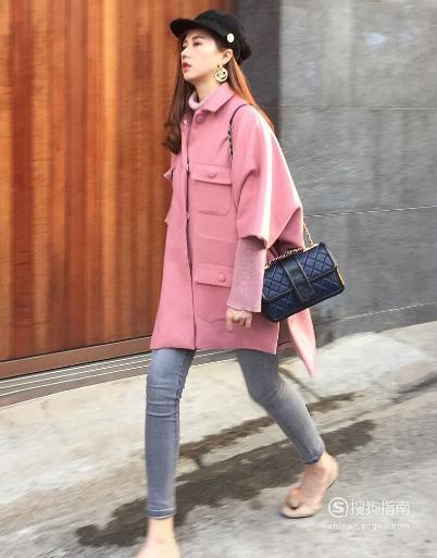 粉色上衣搭配包包图片(粉色上衣包包颜色搭配指南,气质更温柔)