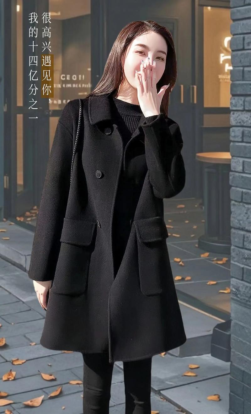 黑色羊毛大衣时尚搭配女（黑色羊毛大衣冬日穿搭要点层次感与撞色提亮）