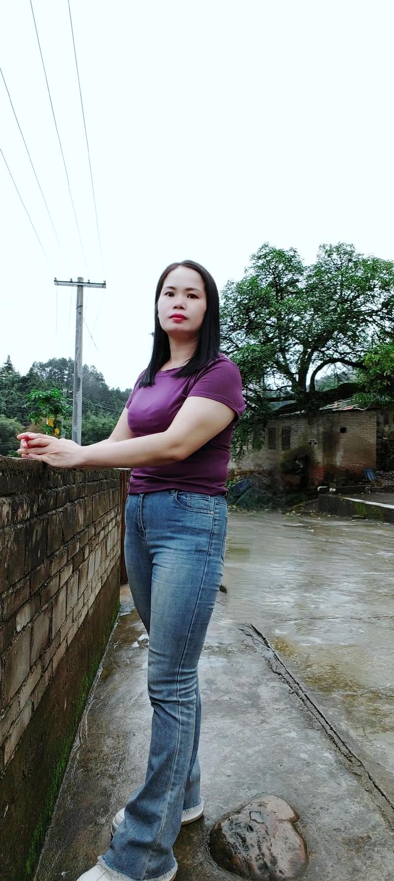 130斤胖女孩穿衣搭配图(结构上衣+宽松下装打造竖线显瘦穿搭) 130斤胖女孩穿衣搭配图(结构上衣+宽松下装打造竖线显瘦穿搭)