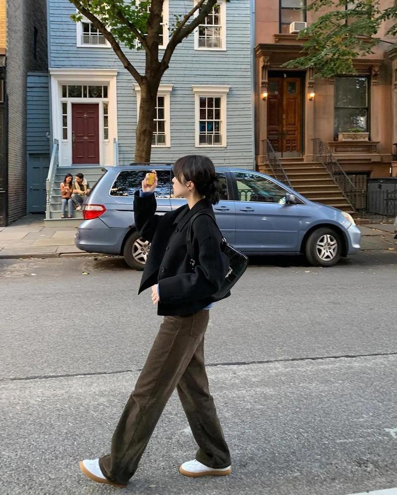 150矮个子穿搭图片冬款(150cm矮个子冬季穿搭指南大衣长度与九分裤同色拉长身线)