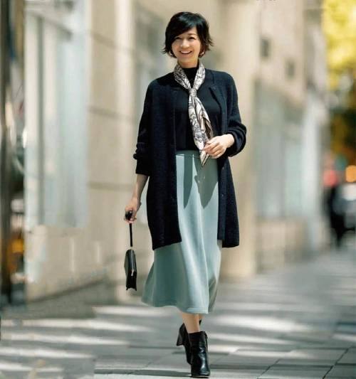 日本中年女性1月穿搭欣赏(松中有型,清肩线直筒裤,休闲到正装) 日本中年女性1月穿搭欣赏(松中有型,清肩线直筒裤,休闲到正装)