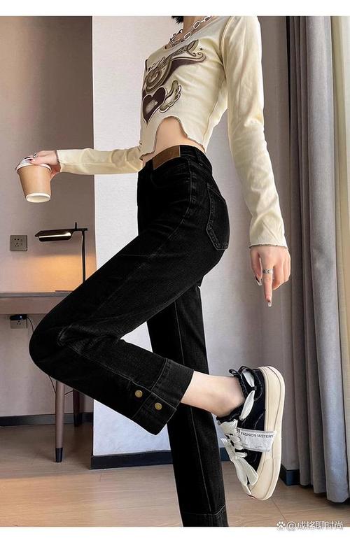 黑色烟管裤怎么搭好看(黑色烟管裤修身干练穿搭指南) 黑色烟管裤怎么搭好看(黑色烟管裤修身干练穿搭指南)