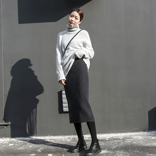 深灰色包臀裙怎么搭配(从正式到日常的灵活底座)