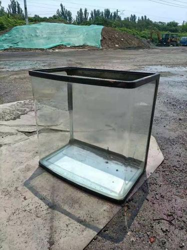 热弯鱼缸为什么容易炸(热弯缸弧形易裂爆缸,厚度间距与底垫要点) 热弯鱼缸为什么容易炸(热弯缸弧形易裂爆缸,厚度间距与底垫要点)