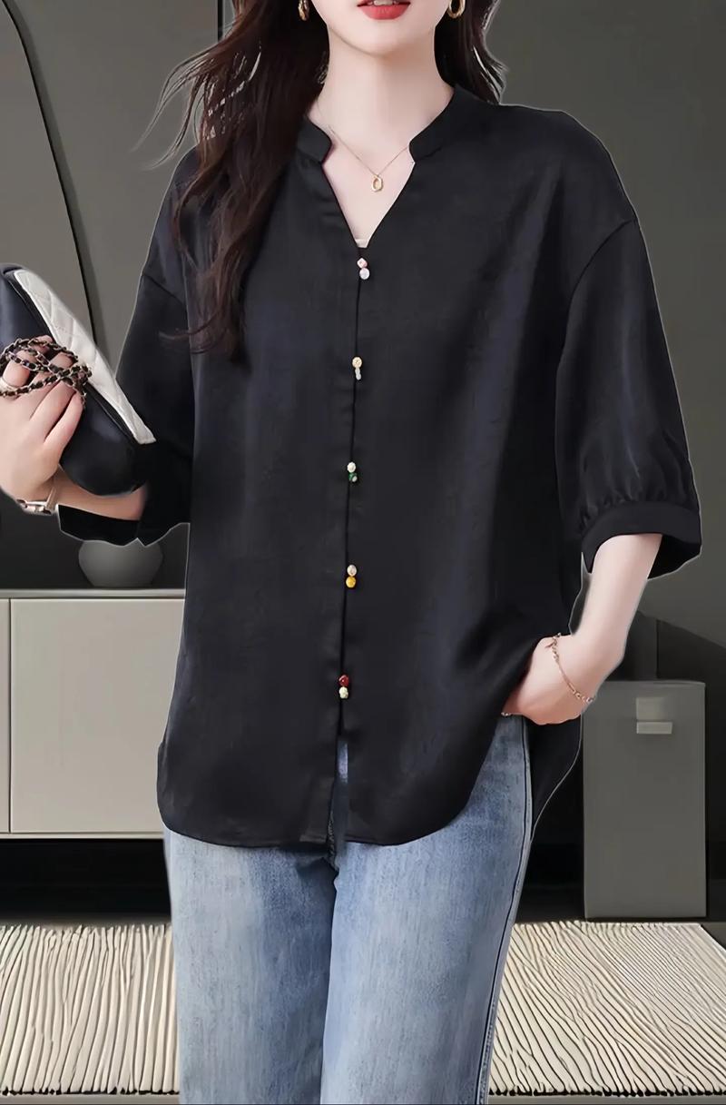 黑色衬衣搭配图片女(黑色衬衫穿搭全解,材质剪裁决定气质) 黑色衬衣搭配图片女(黑色衬衫穿搭全解,材质剪裁决定气质)