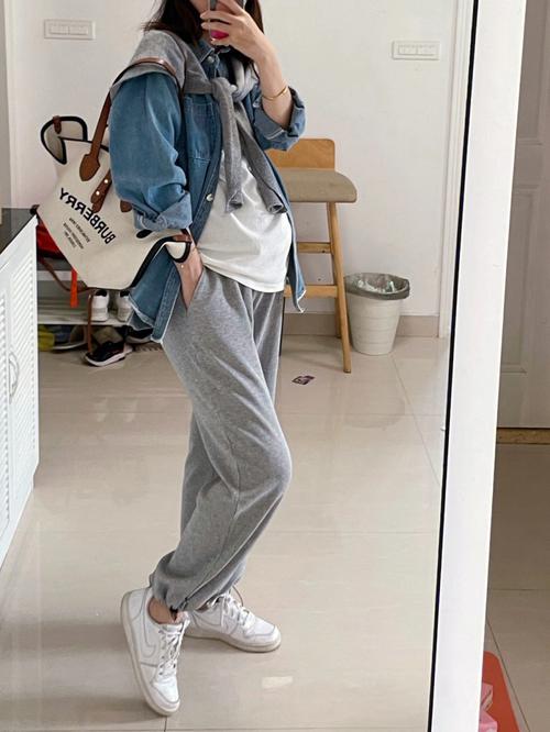 运动裤搭配衬衫合适吗（日常上班运动都好看）