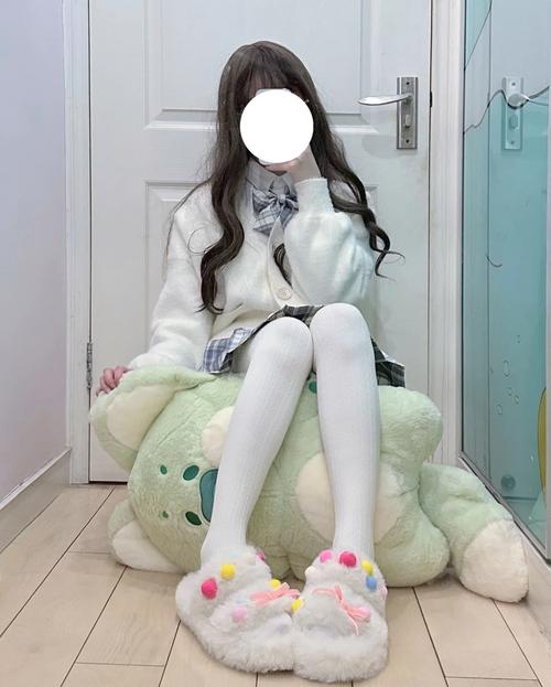 白色连裤袜怎么搭配(职场甜美日系风格与护理要点) 白色连裤袜怎么搭配(职场甜美日系风格与护理要点)