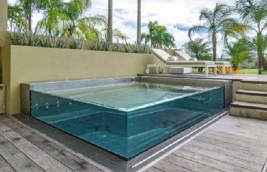 四面玻璃水泥鱼池（60cm水位承重防水玻璃墙设计与三段过滤要点）