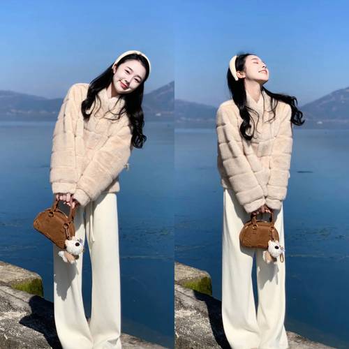 冬天矮个子女生可爱穿搭图片(冬日矮个穿搭腰线显高三步法与叠穿要点)