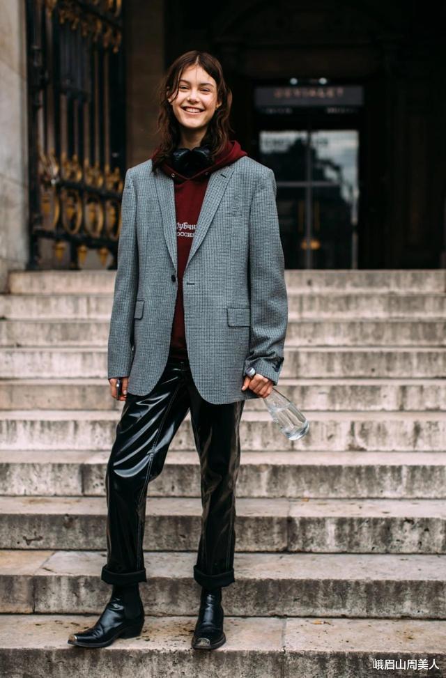 藏青色西装搭配图片（面料剪裁与搭配）