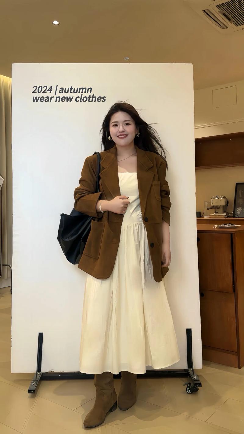 155矮个子微胖女生穿搭（腰线高深色下装直筒裤显瘦）