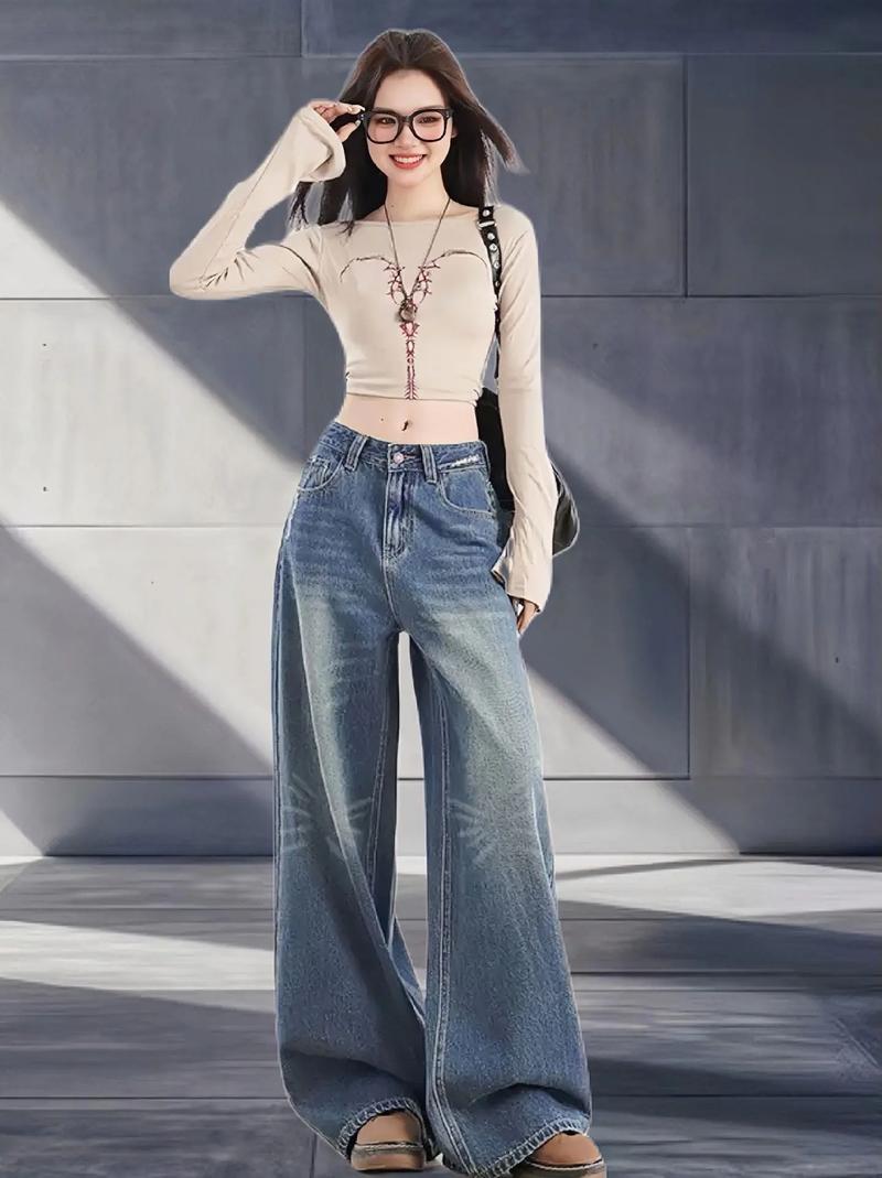 阔腿牛仔裤配啥上衣好看(腰线对比与层次感叠穿,日常工作聚会通用)