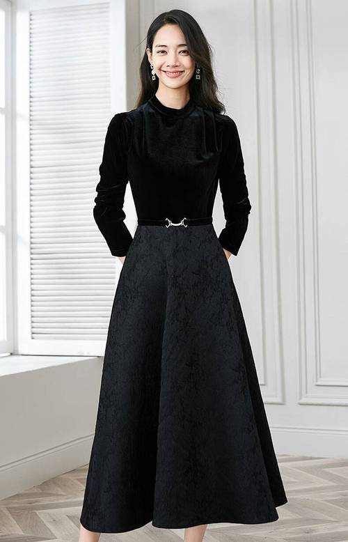 黑色连衣裙全身搭配图(黑色连衣裙秋冬搭配要点腰线显瘦) 黑色连衣裙全身搭配图(黑色连衣裙秋冬搭配要点腰线显瘦)