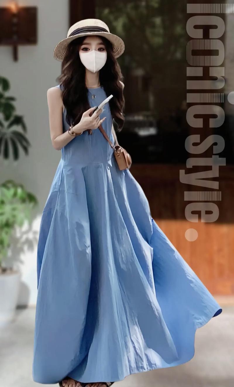 蓝色连衣裙配什么外搭（蓝色连衣裙外搭怎么选基调色系材质全解）