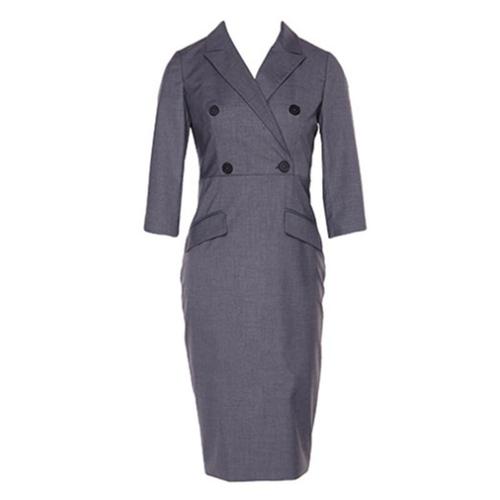 深灰色裙子最佳配色（白黑提亮冬日叠穿职场日常皆宜）