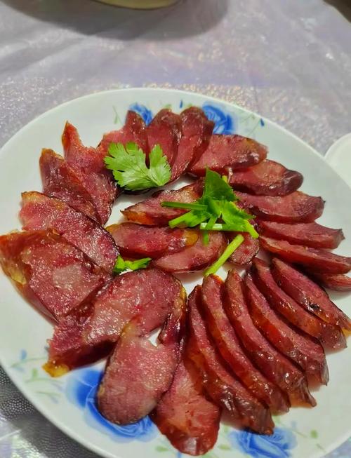 腊肠怎么做好吃菜谱(冬日腊肠炒蔬菜全攻略荷兰豆青椒等搭配)