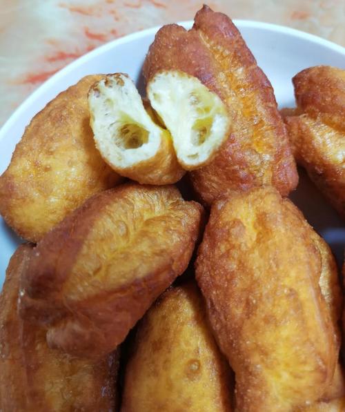 家中最简单炸油条方法（油条厨房实验发酵剂油脂搭配与松弛成型技巧）