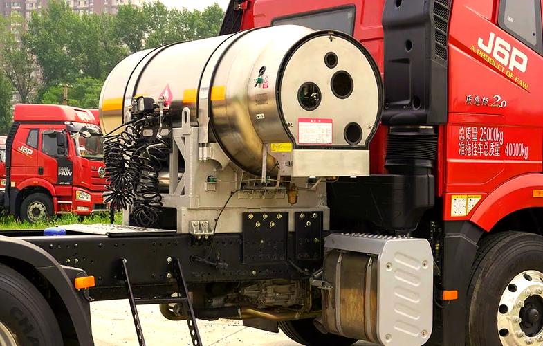 lng和cng有什么区别（储存形态续航安全要点）