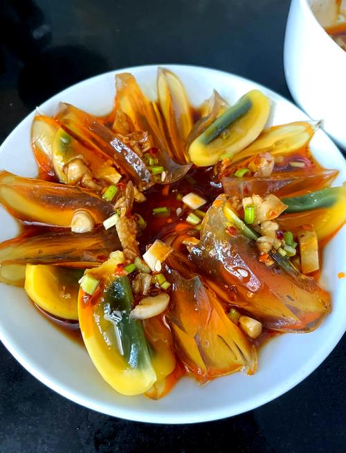 青椒变蛋怎么凉拌(脆青椒拌皮蛋,酸甜咸香的夏日清爽拌菜) 青椒变蛋怎么凉拌(脆青椒拌皮蛋,酸甜咸香的夏日清爽拌菜)