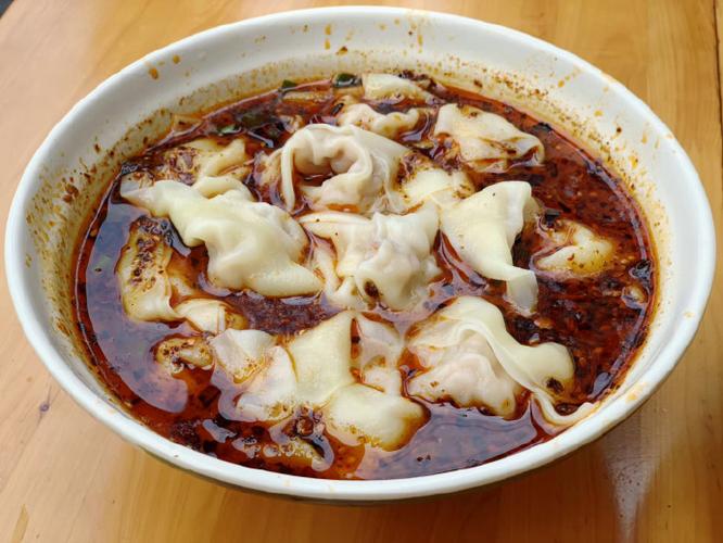 龙抄手是哪个省的小吃(薄皮细嫩香辣夜市的城市记忆)