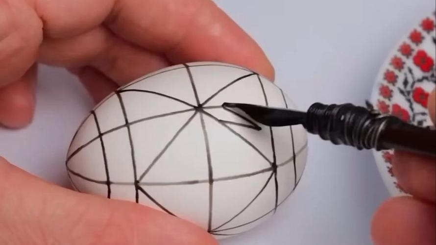 复活节彩蛋怎么做（分层馅料培根网定型染色装饰要点）