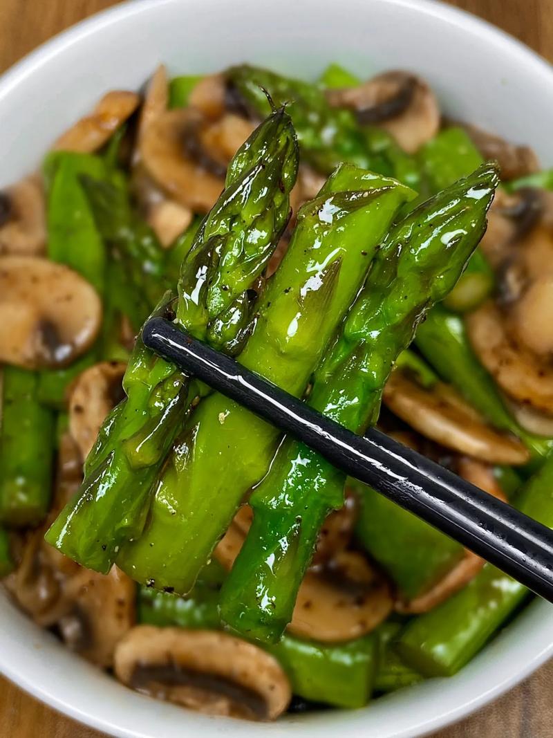 清炒芦笋要焯水吗（蒸后再炒保绿提香）