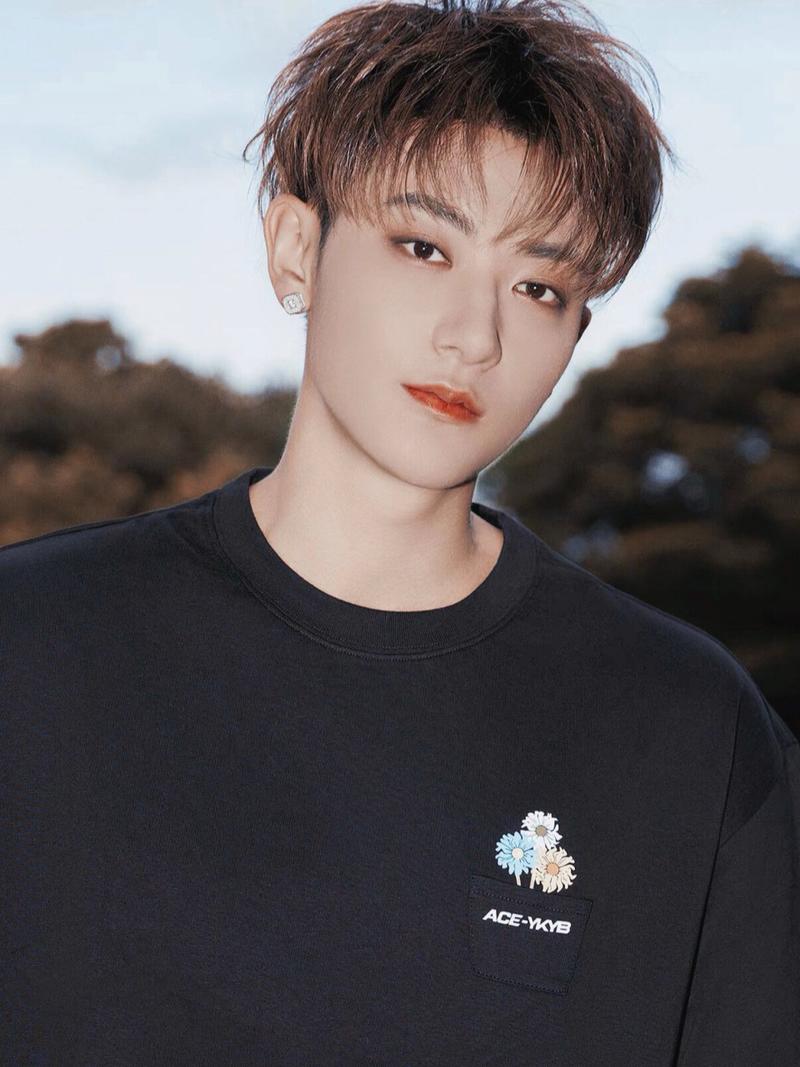 黄子韬图片（搞笑照与帅气写真，手机桌面通用）