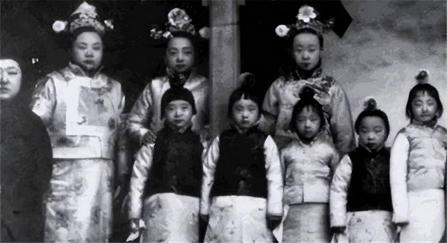 清朝格格简介(贵族女子到公主的地位与命运) 清朝格格简介(贵族女子到公主的地位与命运)