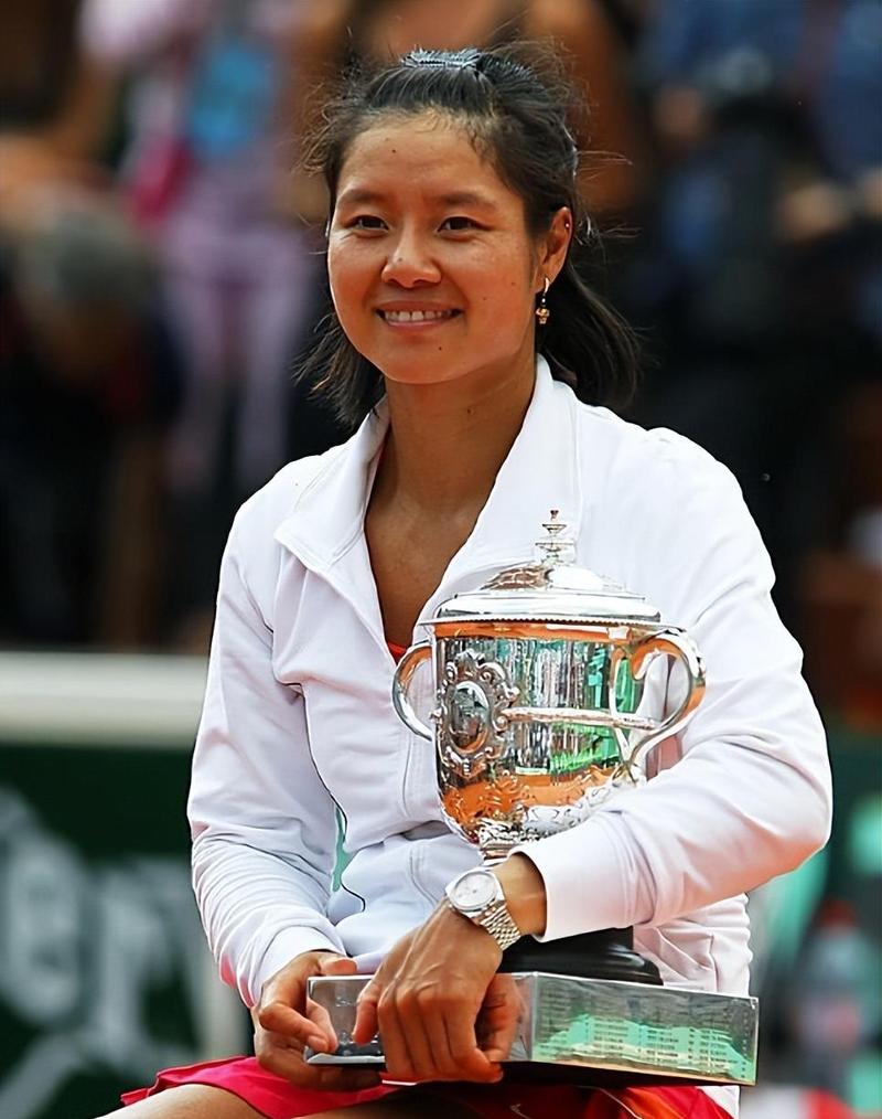 《李娜传》讲的是什么(从武汉体校到法网澳网大满贯之路)