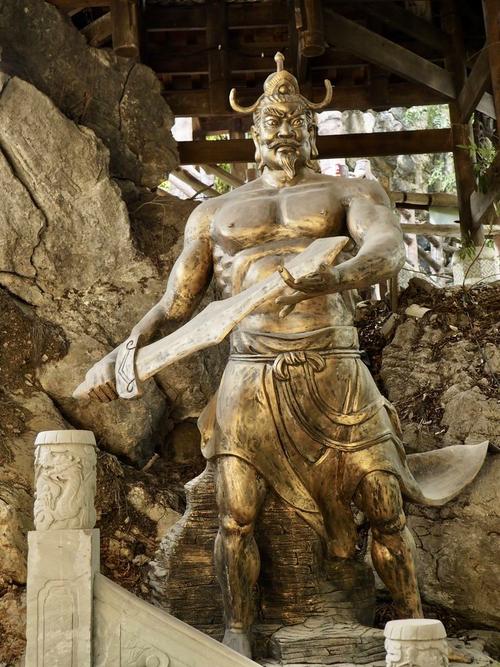 上古战神蚩尤用的武器到底是什么呢(蚩尤传说中的五兵与古代武器文化解读)