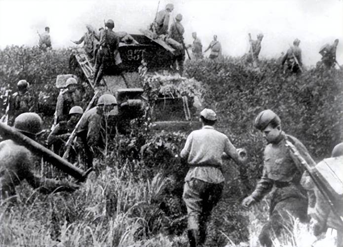 镜头下真实历史照片（真实历史照片对比抗日剧聚焦民众苦难与坚韧）