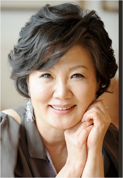 金海淑介绍（韩国国民妈妈的细腻母亲形象与跨媒介影响力）