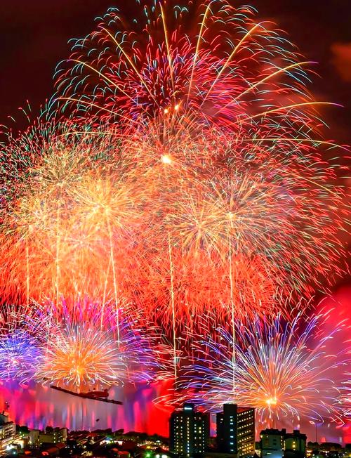 花炮节：传承与欢庆的火花（跨粤桂湘多族记忆与花火产业的传承创新）