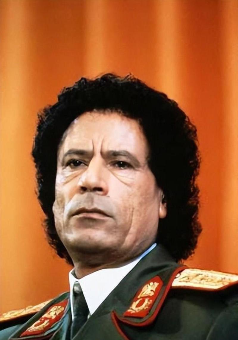 卡扎菲简介（卡扎菲从贫困到专制，2011年被杀后的利比亚乱局）